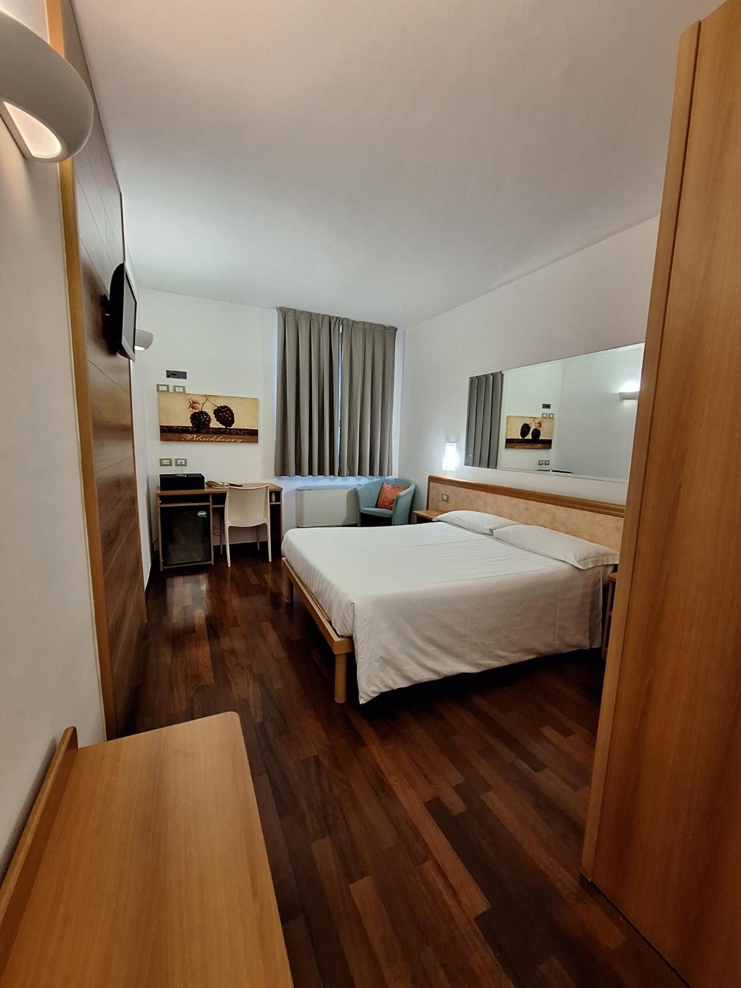 Hotel Tre Ville Parma Eksteriør billede
