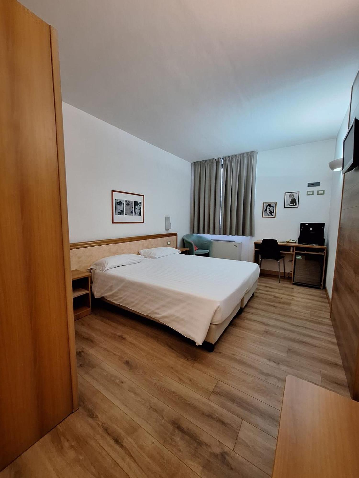 Hotel Tre Ville Parma Eksteriør billede