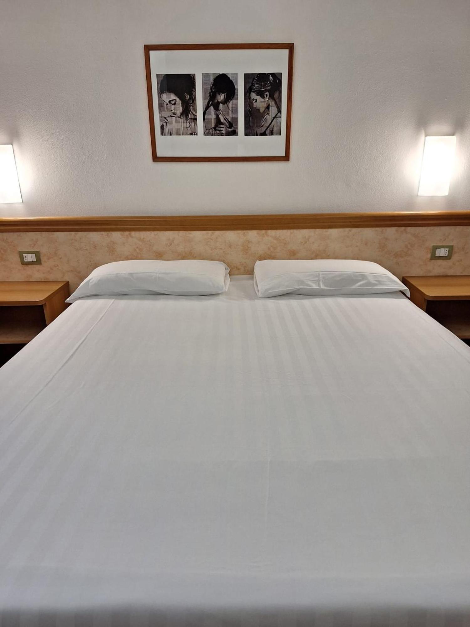 Hotel Tre Ville Parma Eksteriør billede