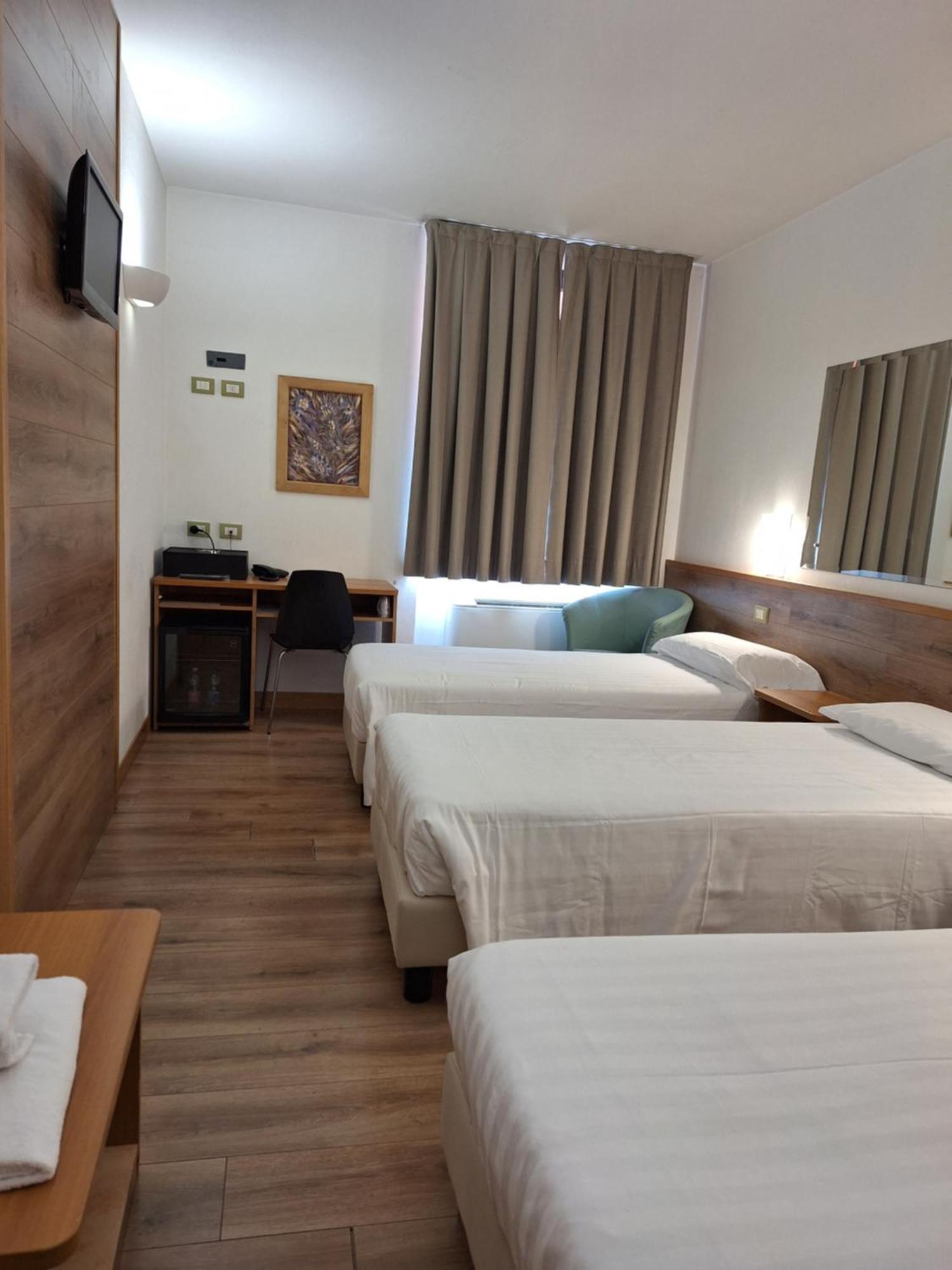 Hotel Tre Ville Parma Eksteriør billede